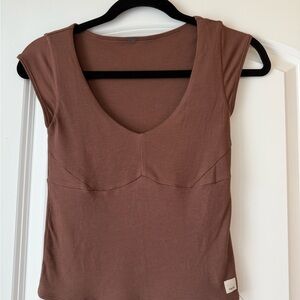 Vuori Sleeveless Cove V Neck